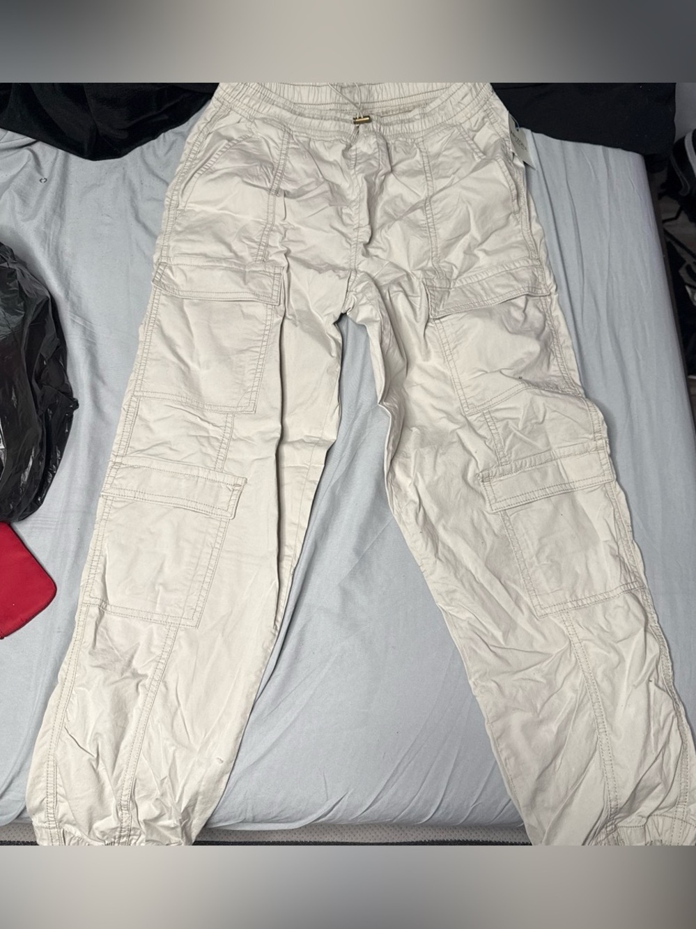 Woman’s crème Cargo Pants - Casual Utility Style